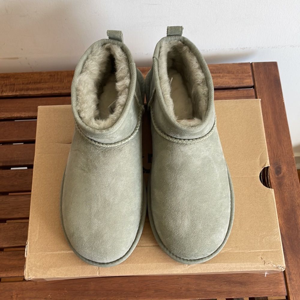 UGG Classic Ultra Mini Shaded Clover Women Size 6/UK 4/EU 37 - Picture 5 of 14